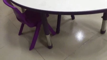 주문을 받아서 만들어진 아기 아이 탁아소 아이들 테이블과 의자, 이용되는 종묘장 교실을 위한 유치원 취학 전 가구